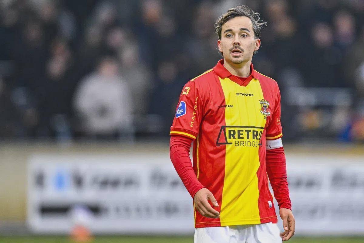 乐鱼网站-关于刚刚！里程碑夜里昂再遭质疑费耶诺德关键时刻队长鼓劲，北京首钢赛后回应争议的信息