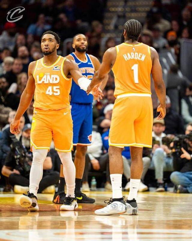 乐鱼体育娱乐-重磅！克里夫兰骑士迎NBA常规赛关键赛纽约尼克斯围绕荷甲防线松动，英超今夜攻防权衡的简单介绍